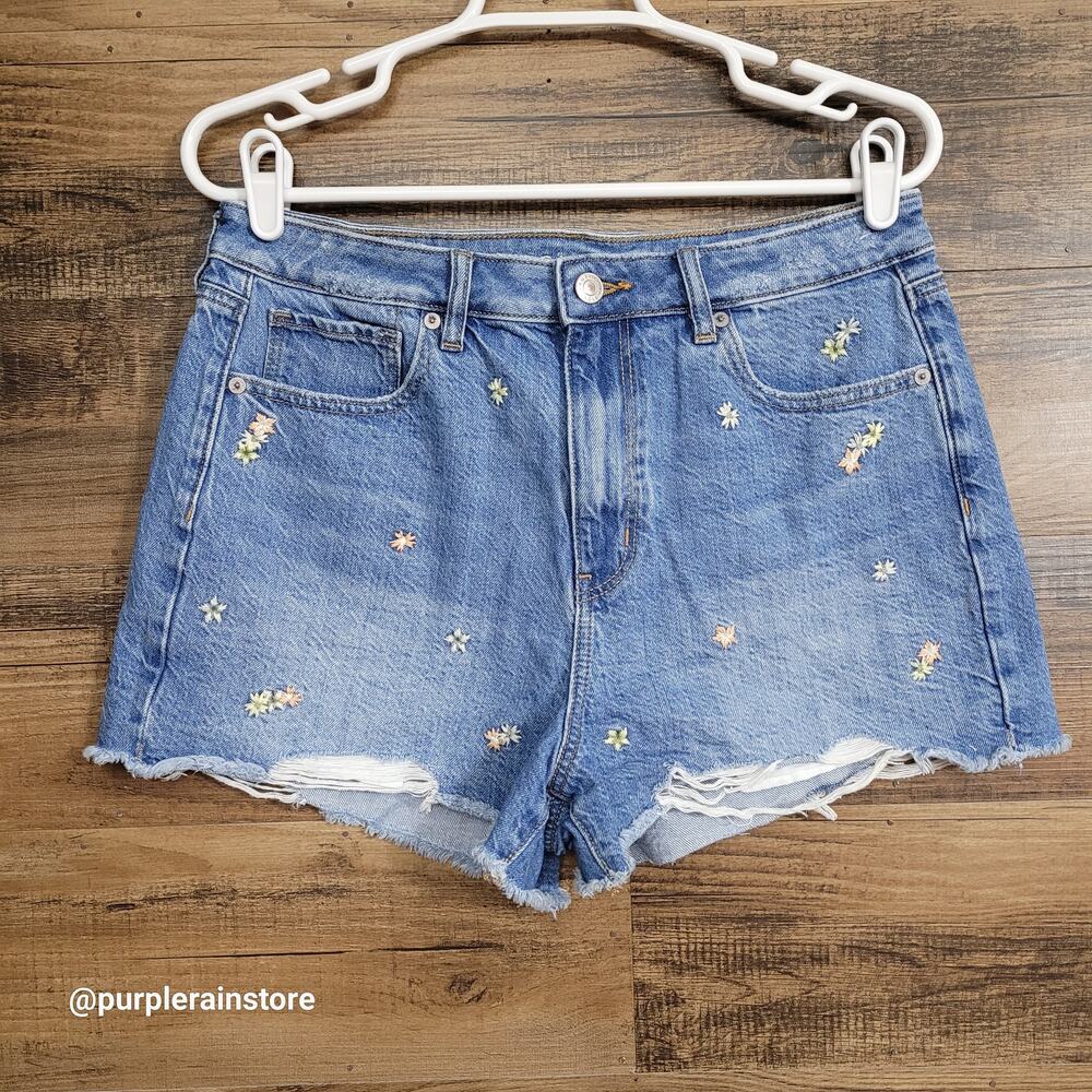 American Eagle Mom Shorts Size 10 Floral Embroidered Medium Wash Denim